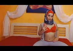 La fille fait un film sexy chinois jeu de jambes avec elle