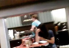 Fille blonde folle sex f porno devant une petite amie.