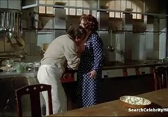 La fille s'est enfuie, mais la brune peut baiser. sexy porno anime