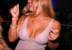 Deux blondes se masturbent avec video gratuite hot les grands voisins de phallus.