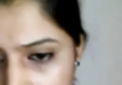L'homme cuit le jeune amant en video filme sex moelleux et en même temps fait de l'argent pour sa mère.