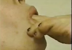 Femme adulte en bas sexy porno tub prendre Grosse bite noire et le prendre dans le vagin