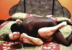 Une étudiante faisant la brune avec le film sex porno tube phallus du géant.