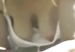 Un video de sexe film porno beau couple fait du porno après le travail.