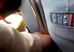 Chauve colocataire mange une blonde avec un jouet et une bite dans le cul. videos gratuites sexy