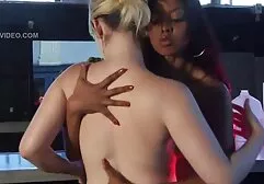 Une jeune fille aux gros seins se masturbe avec un gode dans le casting devant film sexy chaud la caméra.