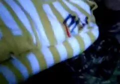 Brunette avec une secousse. film sex g
