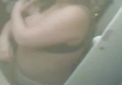 Busty ma dans le casting se rend film chinois sex au flic et prend possession de son sperme.