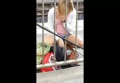Maman avec de gros seins sex amour sauvage vient avec la machine à un ami et lui donne un pus