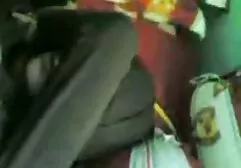 Une jeune fille aux petits seins film sexy espagnol se masturbe sur le lit.