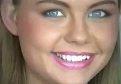 L'homme s'est jeté sex film babe dans le chapeau d'une fille en jupe courte et a élevé son ami pour avoir des relations sexuelles.