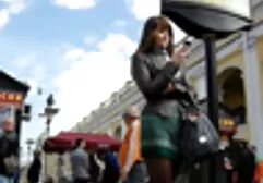 Verre adulte avec des seins luxuriants caressant sa peste pour une film sex complet webcam dans le noir