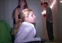 Jeunes lesbiennes en lingerie blanche baisée les sex movies xxxl premiers jours.