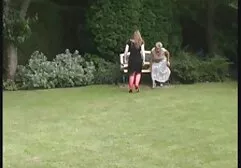 Une fille dans une robe de video sexe gratuit streaming Noël suce une grosse bite pour son petit ami et lui donne