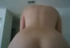 Secrétaire noir avec sex tube porn film une frange inclinée suce la graisse phallus blanc patron dans le bureau