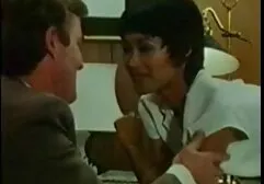 Ivre Fille Se déshabiller tout film de sex gratuit en francais en dansant dans un club et sucer une erreur par les hommes